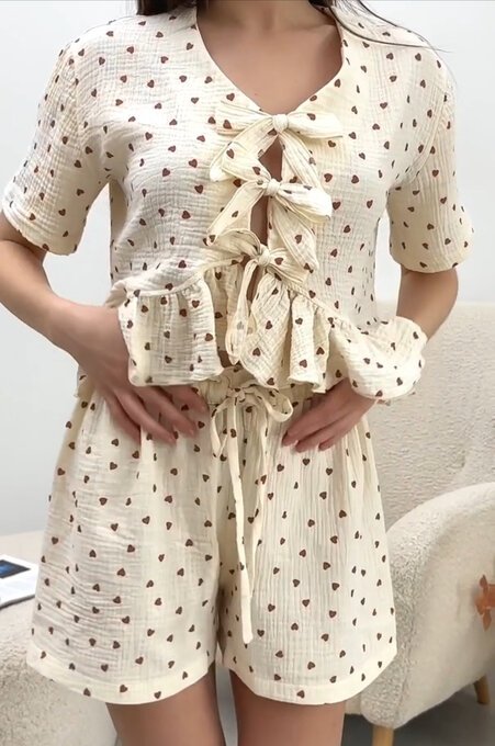 Shorts — Beige med brune hjerter