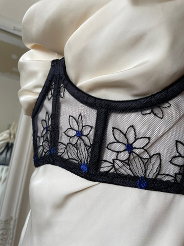 Azure Blossoms: Blue Lace Floral Underbust Korsett