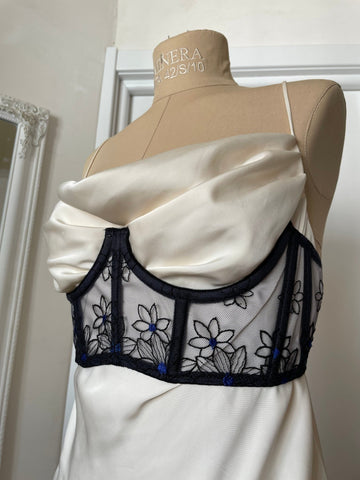 Azure Blossoms: Blue Lace Floral Underbust Korsett