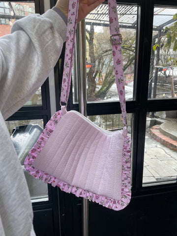 Crossbody bag with ruffles