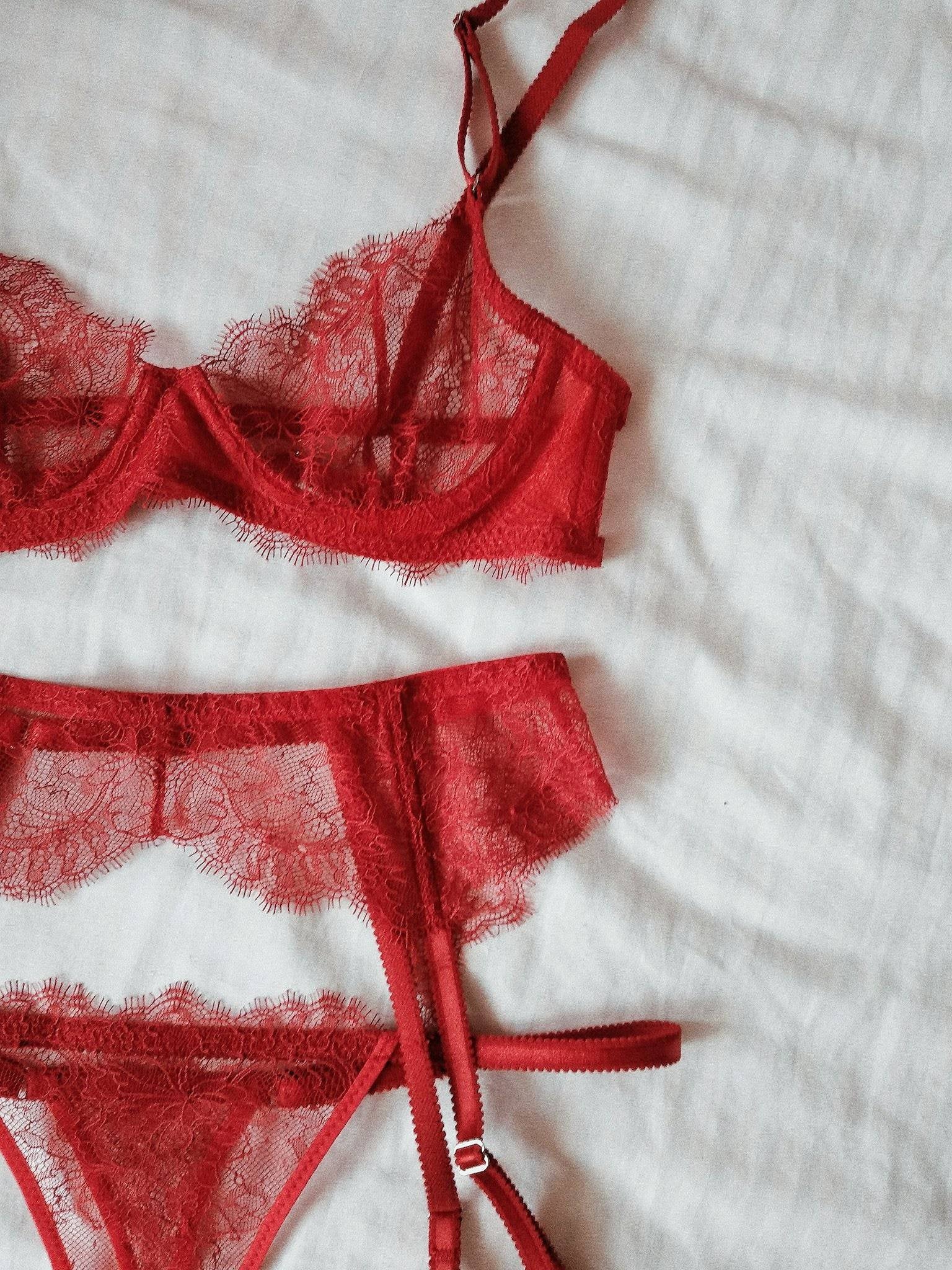 Seductive Scarlet Lace Lingerie Set with Adjustable Bra, Thong, and Garter Belt - Pastel Artwear